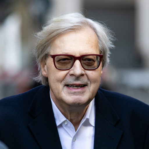 Vittorio Sgarbi ricoverato in terapia intensiva