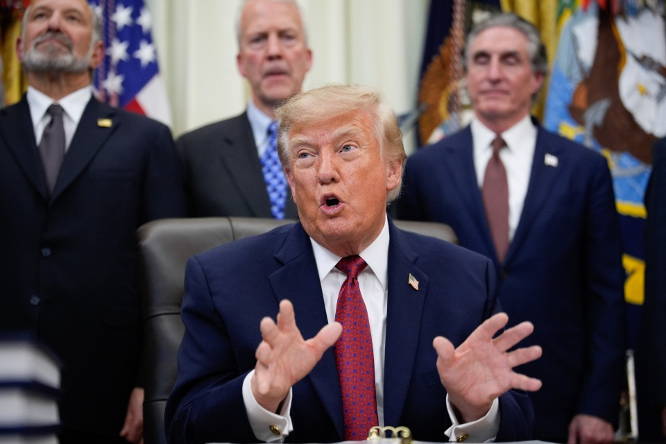 Trump sull'Iran: «Magari li faccio saltare in aria, devo decidere, il tempo sta scadendo»