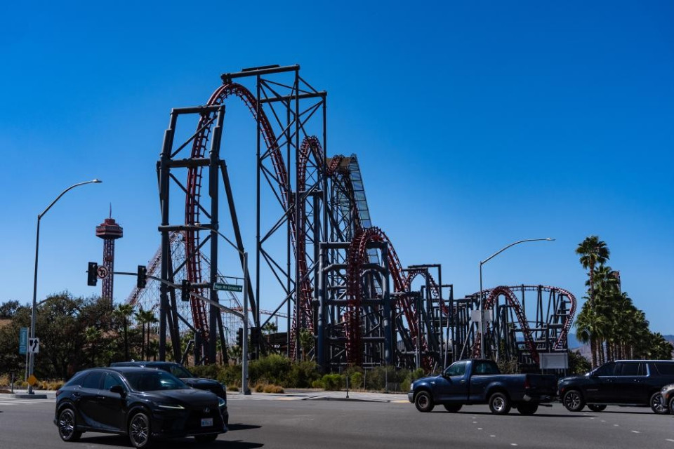 «Danni cerebrali a decine di persone», Six Flags Magic Mountain saluta l'X2