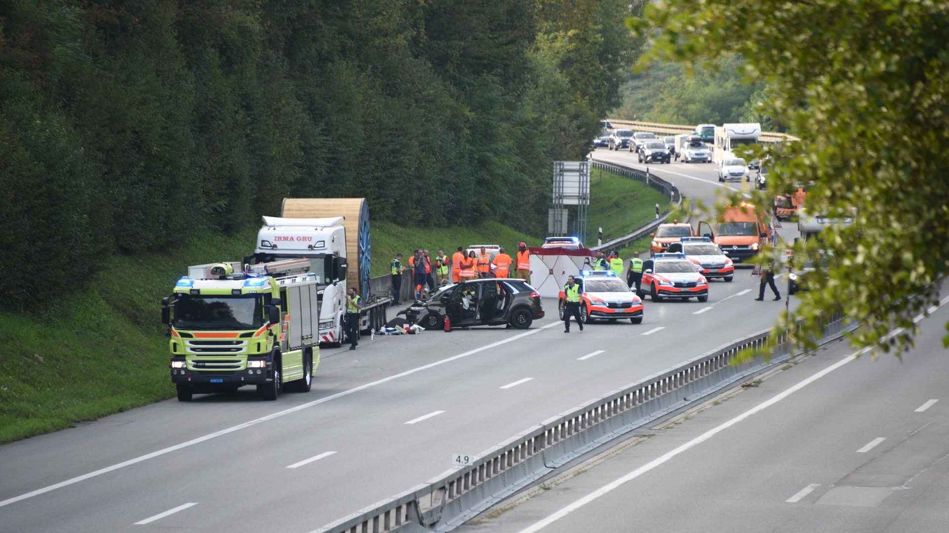 Auto contro il camion fermo nella nicchia, il precedente sull'A2 a Coldrerio