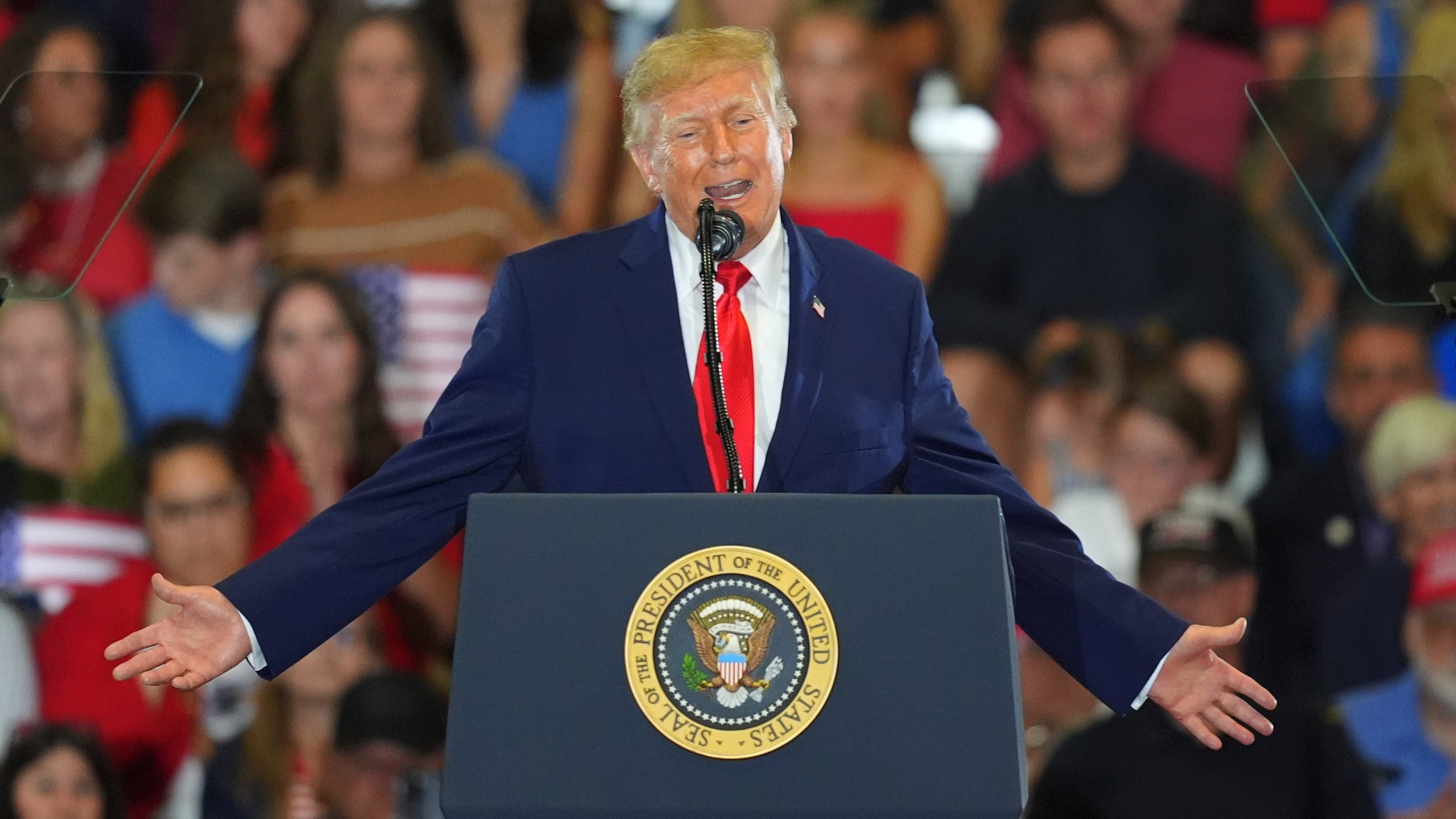 «Trump valuta nuovi attacchi sull'Iran: altri 10 mila soldati verso il Medio Oriente»