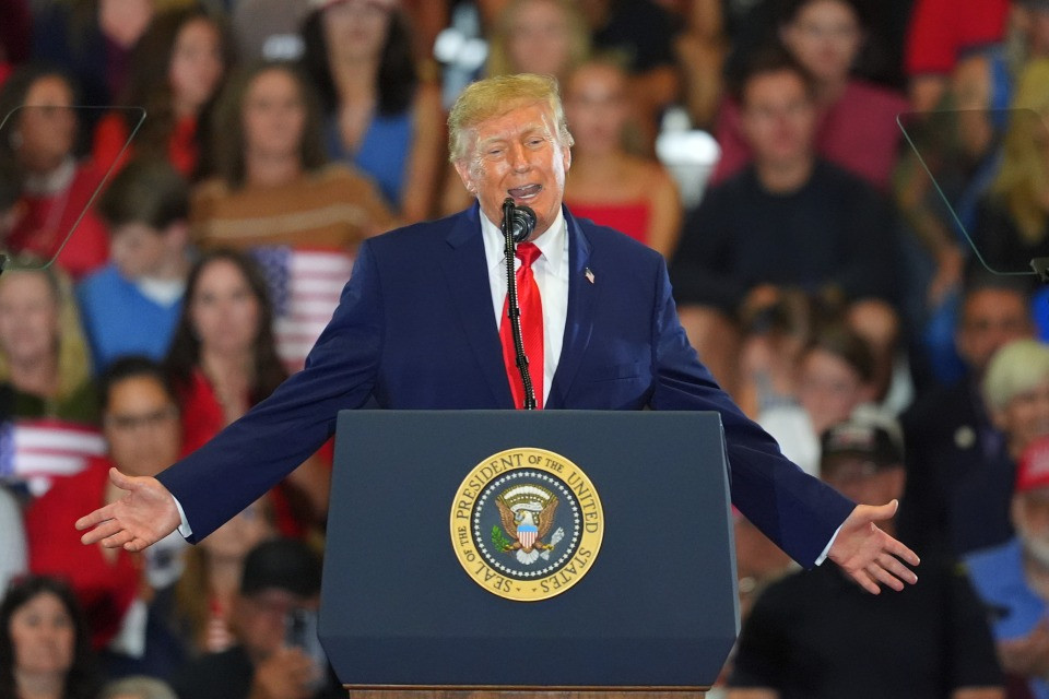 «Trump valuta nuovi attacchi sull'Iran: altri 10 mila soldati verso il Medio Oriente»