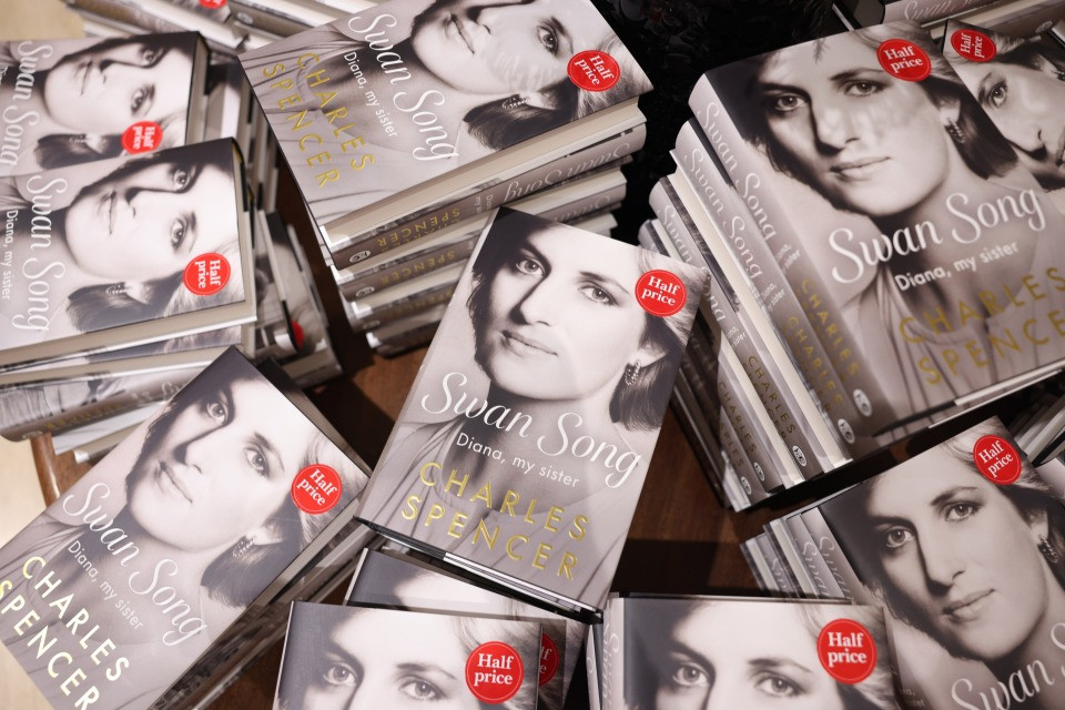 «La dimenticheremo presto»: le rivelazioni del fratello di Diana su Carlo, oggi re