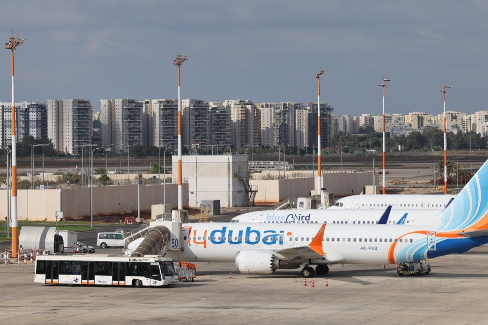 Attentato terroristico su un volo Flydubai: il comandante è stato aggredito con un'ascia