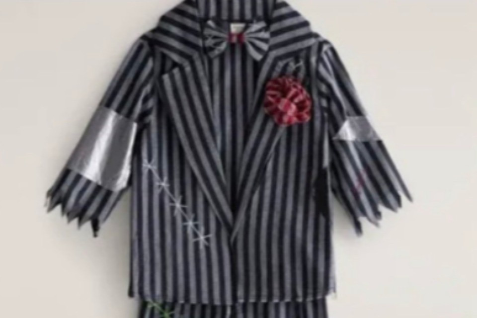 Zara ritira il costume di Halloween per bambini: «Ricorda le uniformi dei lager»