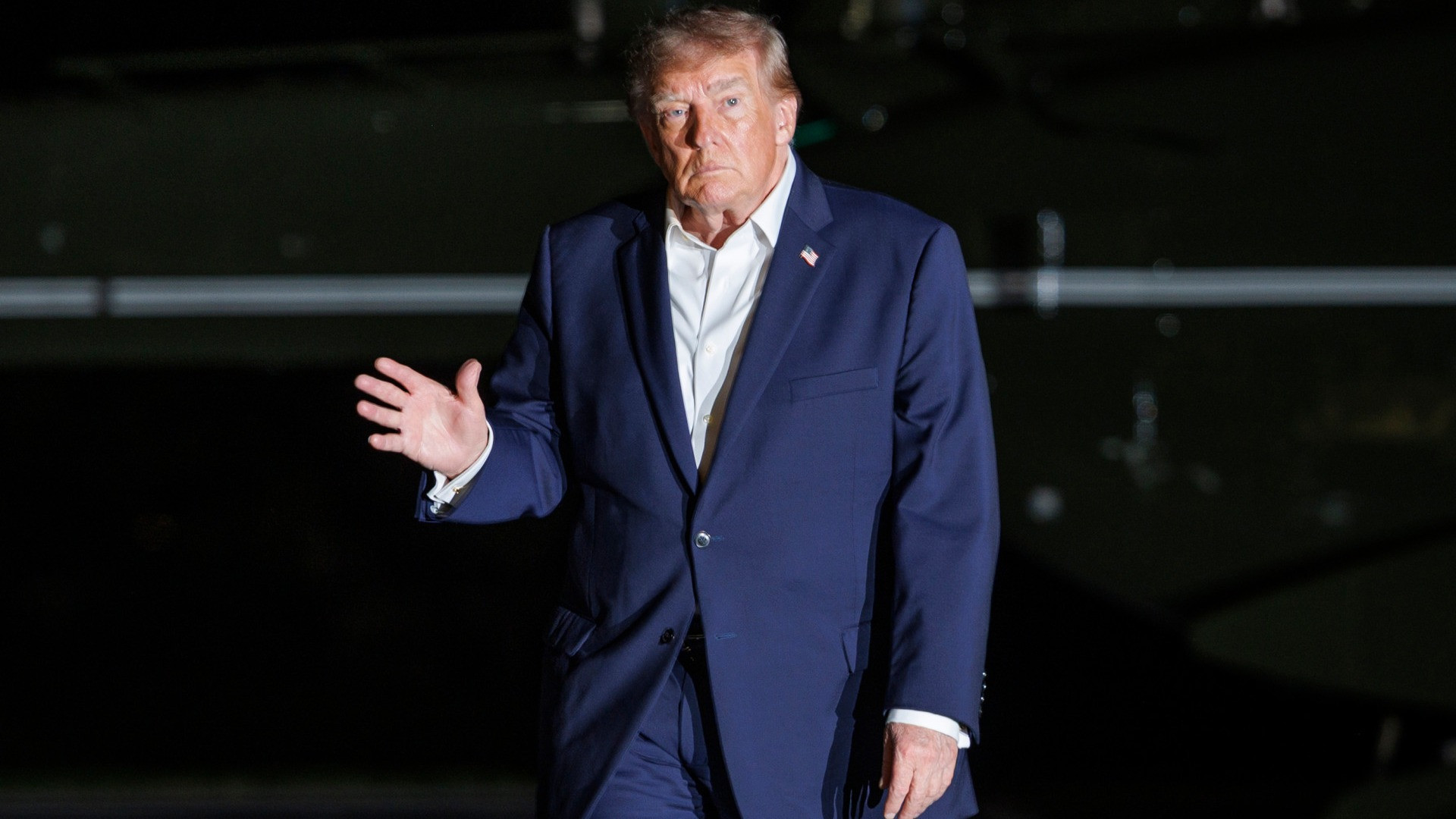 Trump insiste: «L'Iran è stato decimato, potrei scegliere la linea dura»
