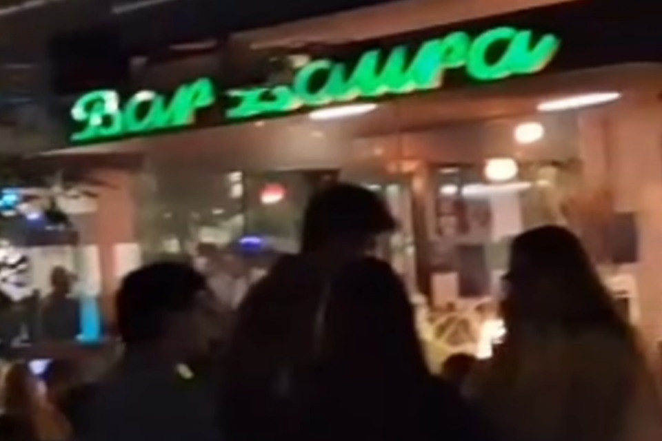 L'ultima notte del Bar Laura, il titolare: «Grazie a tutti»