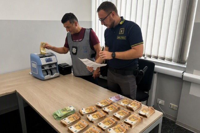 Denaro non dichiarato: sequestrati 240 mila euro al valico di Chiasso-Brogeda