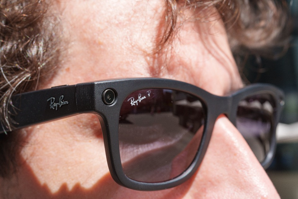 Tutti pazzi per gli Smart Glasses, ma ora Berna vuole vederci chiaro
