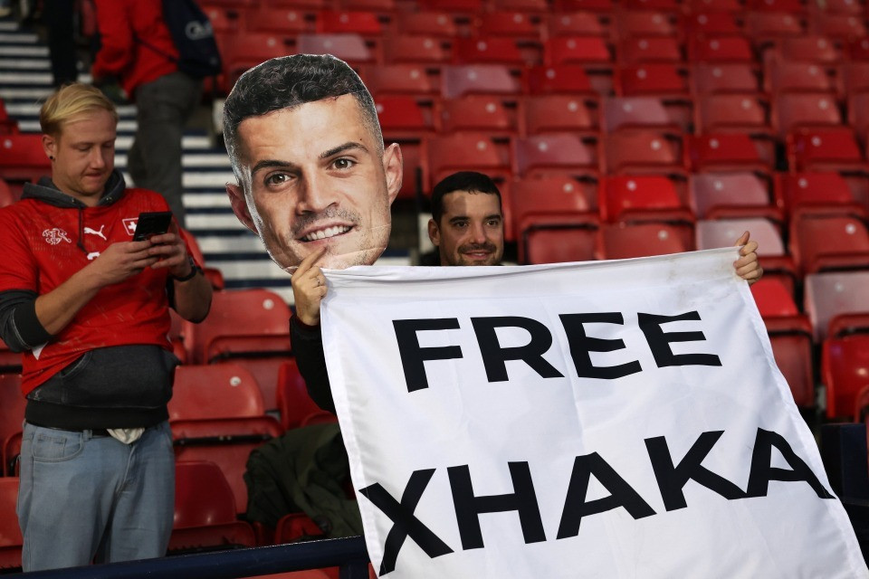 Granit Xhaka condannato per il certificato Covid: pena sospesa da 150 mila franchi