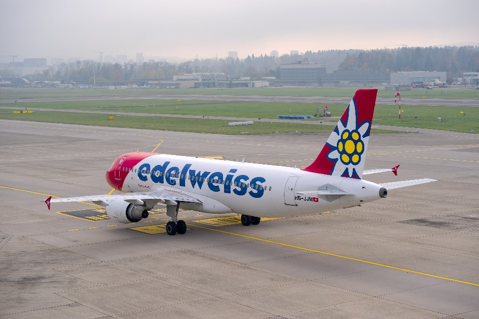 Edelweiss A320 diverted to Vienna after gear defect forces crew change