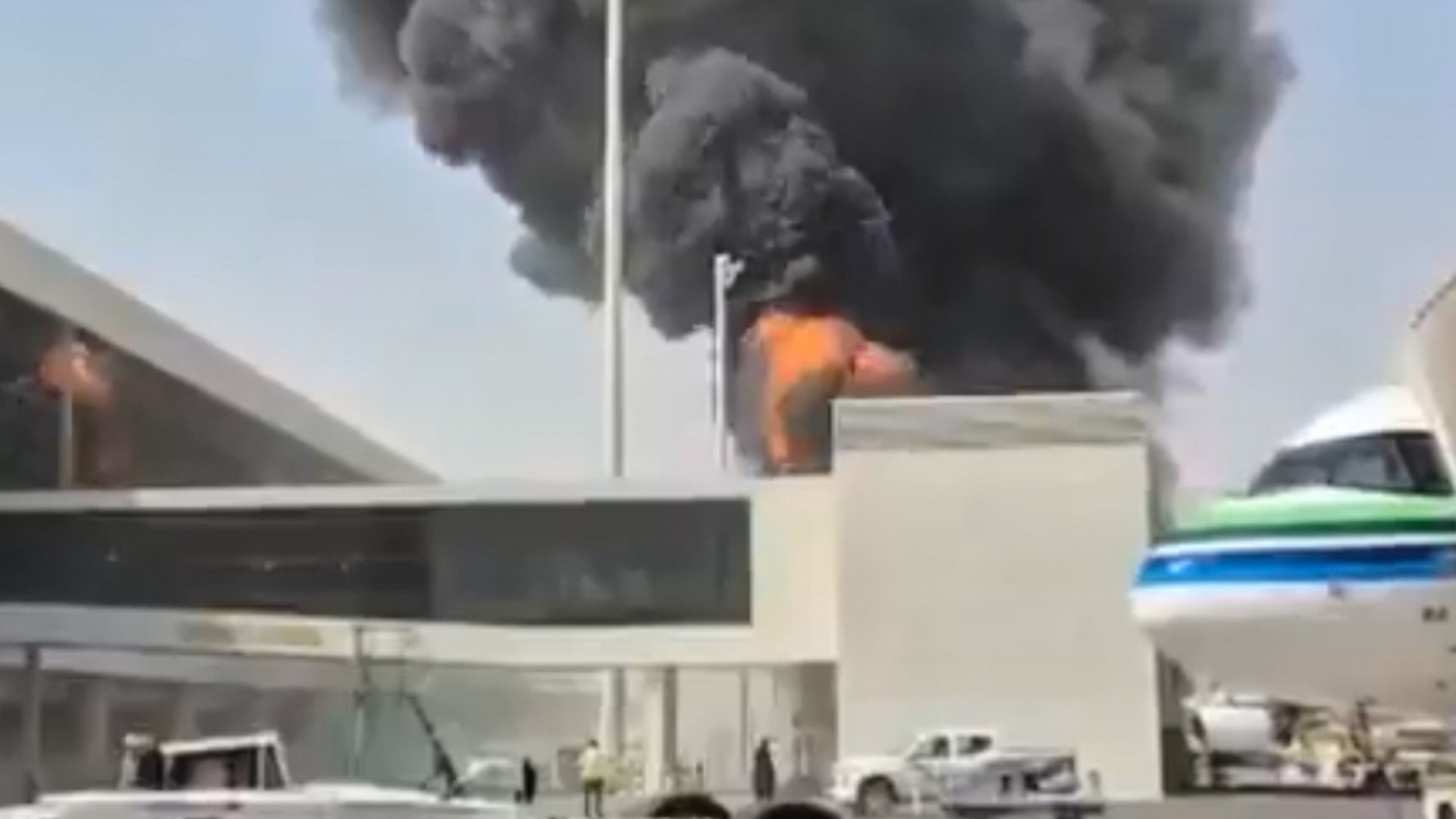 Almeno 12 morti nell'attacco degli Houthi all'aeroporto di Riad