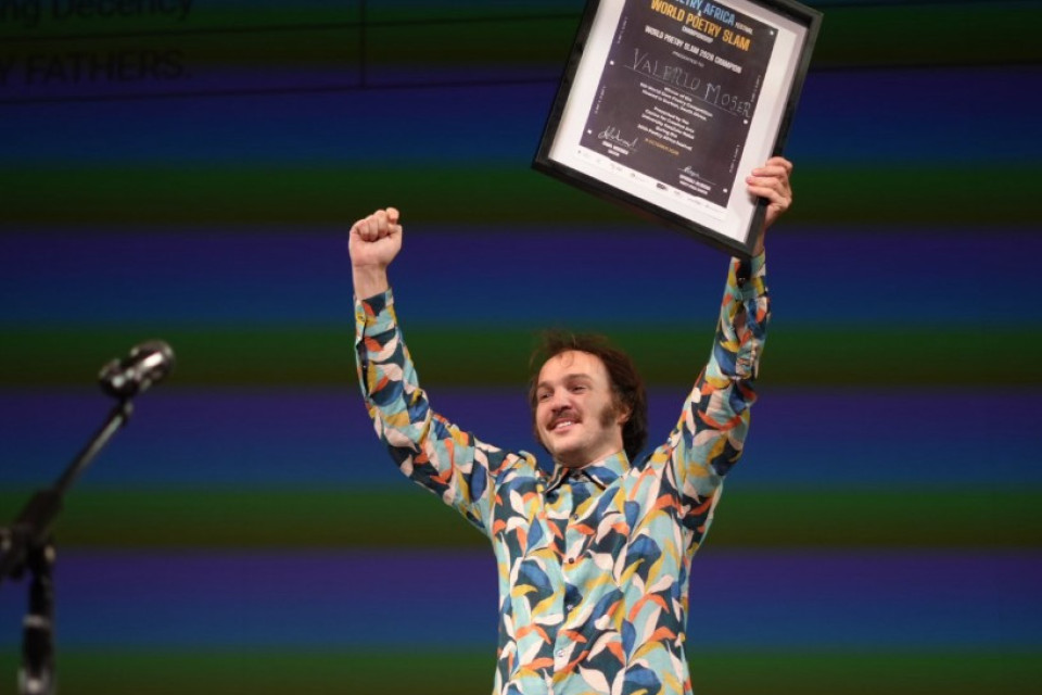Lo svizzero Valerio Moser campione del mondo di poetry slam
