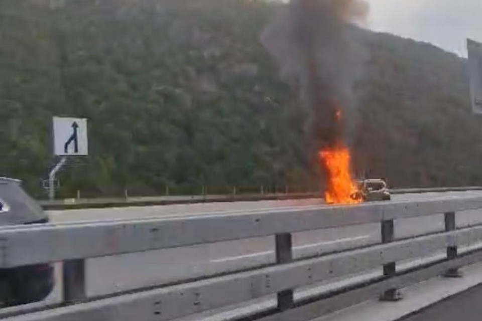 A2: veicolo in fiamme tra Giornico e la galleria della Biaschina, disagi alla circolazione