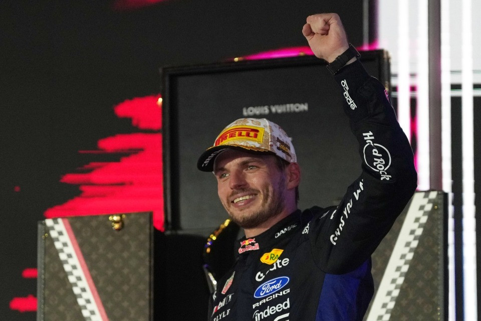 Verstappen, il campione maturo mette il primo sigillo a Singapore