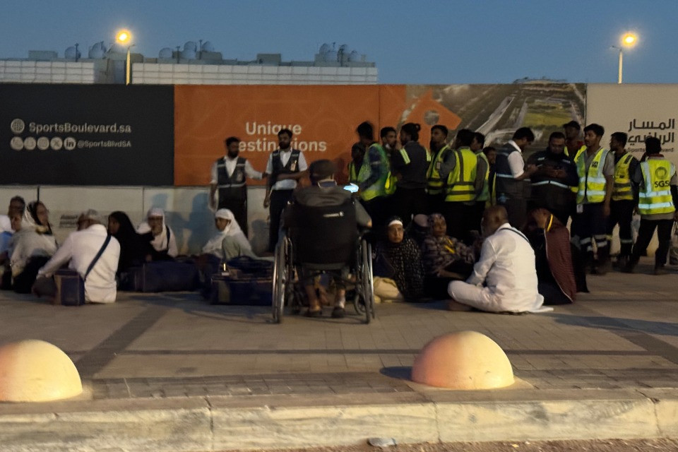 Almeno un morto e 11 feriti nel nuovo attacco all'aeroporto di Riad