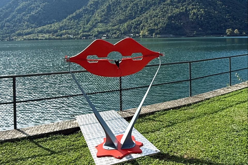 La Biennale approda a Melano: «Ognuno dovrebbe avere un lago a cui affidare le proprie tempeste»