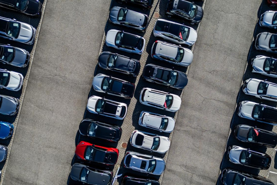 Mercato dell’auto in frenata: in Svizzera scendono i prezzi di nuove e usate
