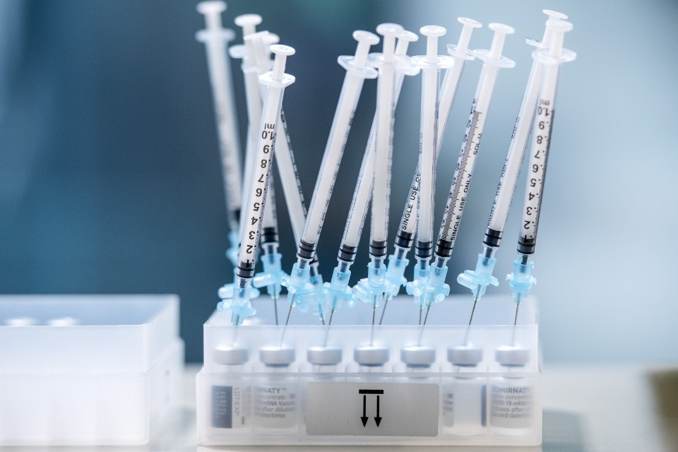 È il momento di proteggersi dai virus, «ma l'esitazione vaccinale è reale»