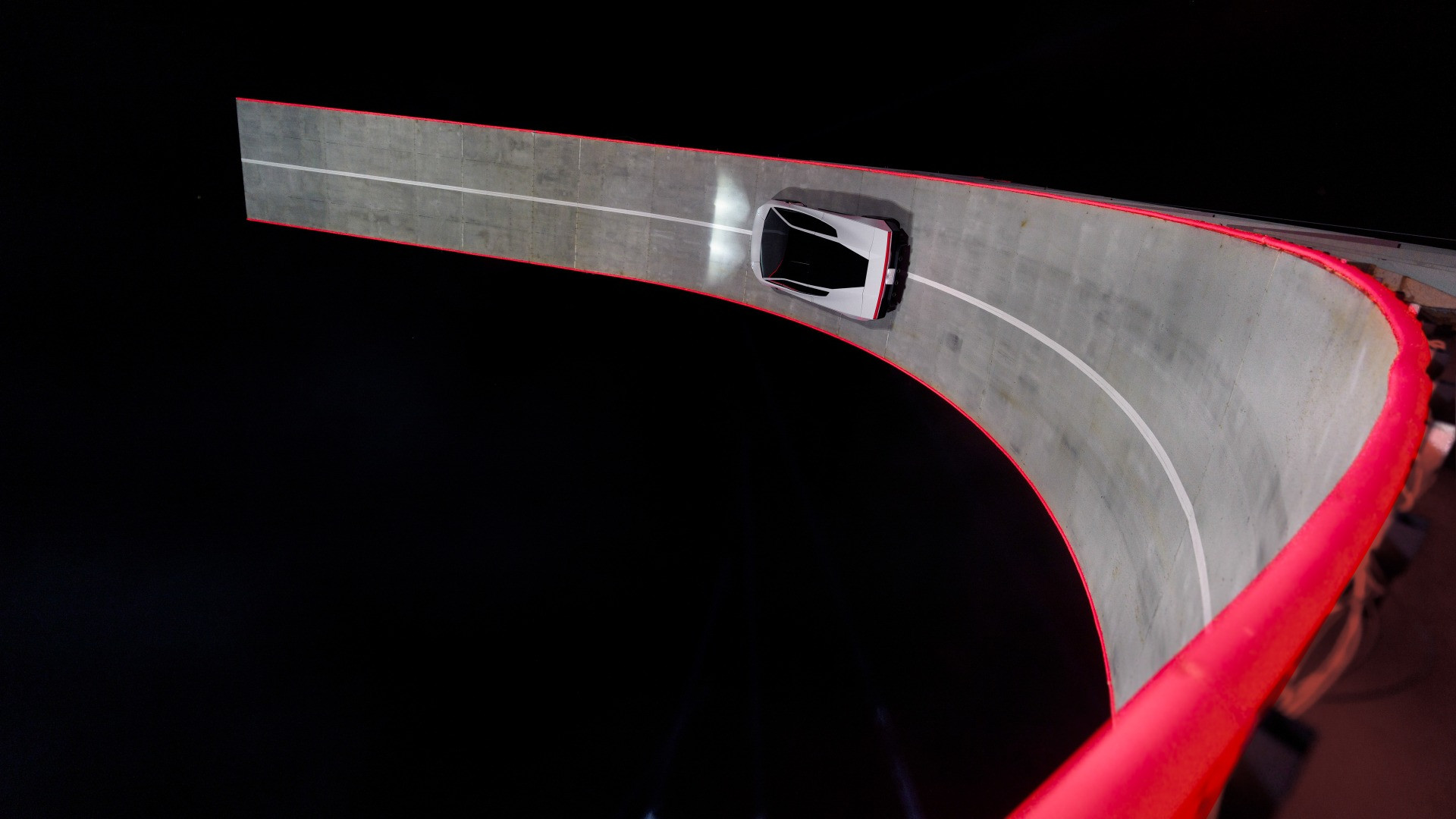 Fuori di Tesla: il nuovo Roadster ha preso il volo