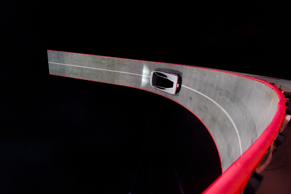 Fuori di Tesla: il nuovo Roadster ha preso il volo