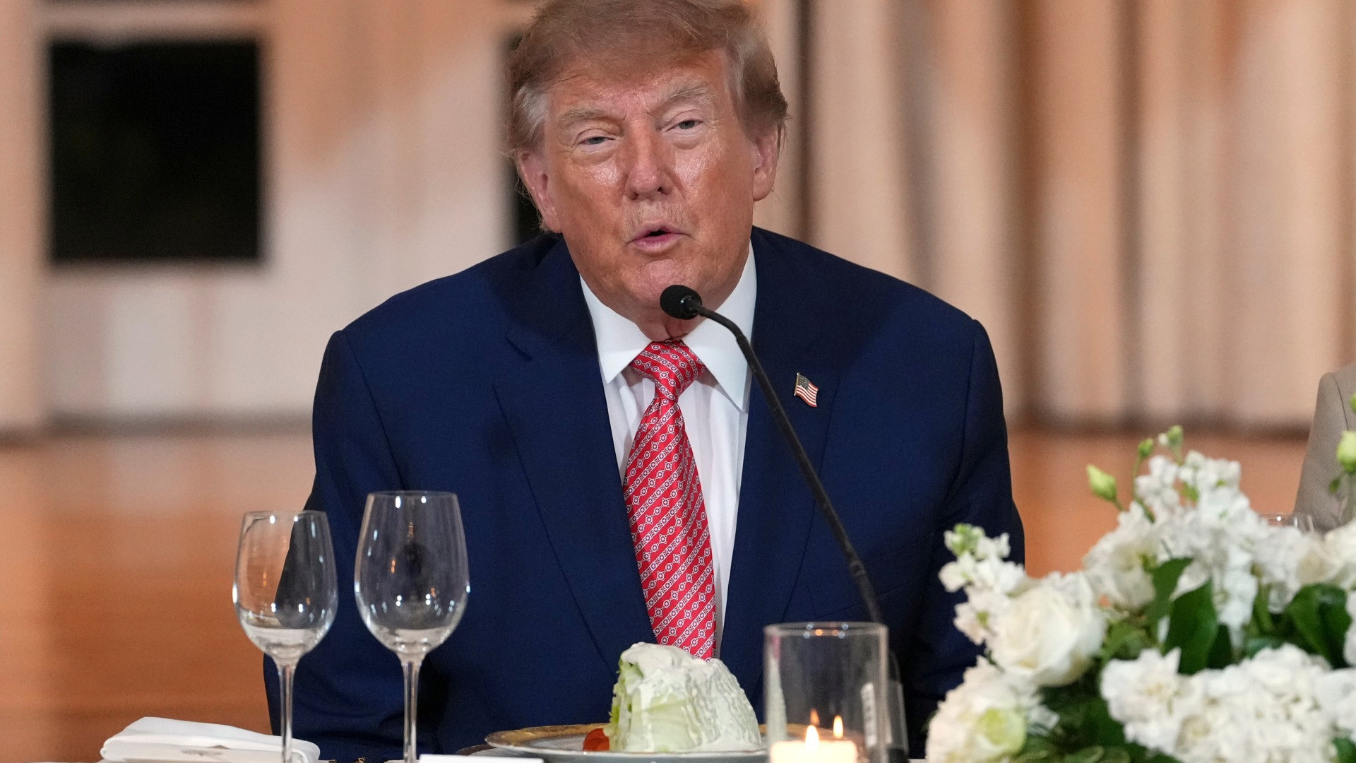 Sanzioni contro la Russia, Donald Trump si concede due mesi per pensarci su