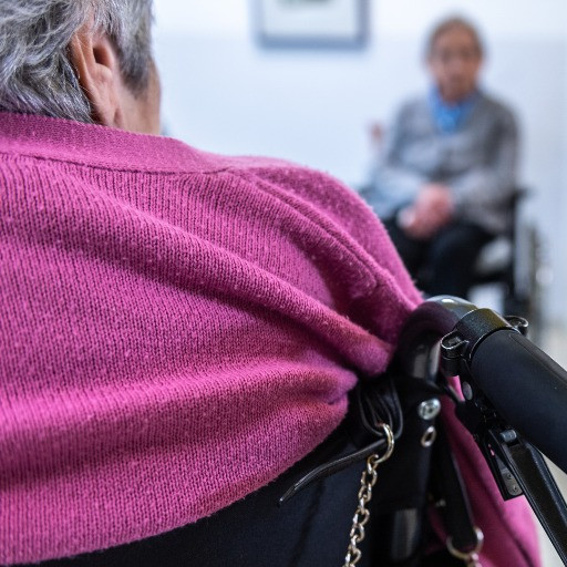 Rette delle case per anziani, rincari per chi ha risparmi