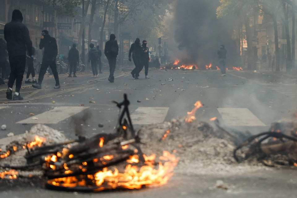 Le proteste in Francia sempre più violente: «La polizia è al limite»