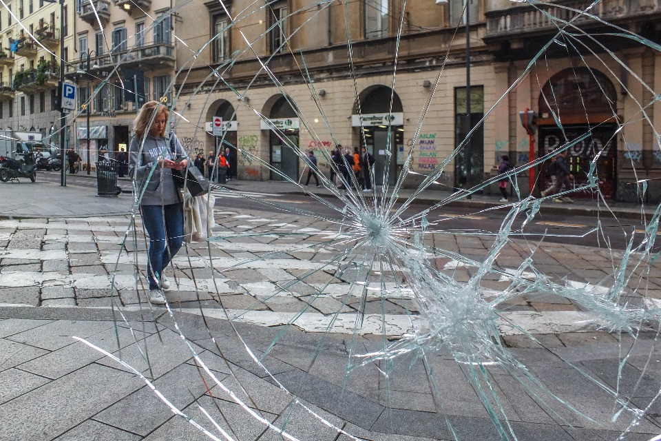 Povera Milano, il giorno dopo: «Come il far west»