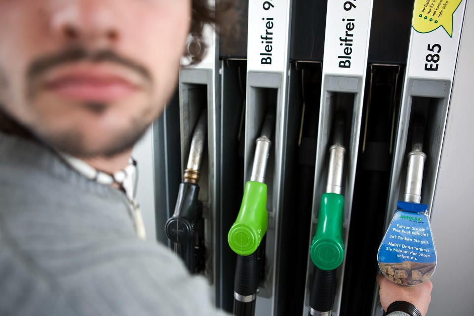 Ecco perché in Svizzera il superetanolo non è una soluzione al caro-carburanti
