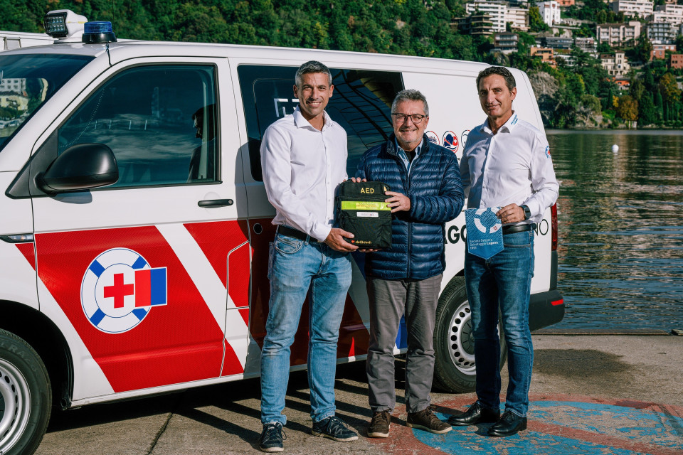 Ticino Cuore dona un defibrillatore alla SSS Lugano per il suo 75° anniversario