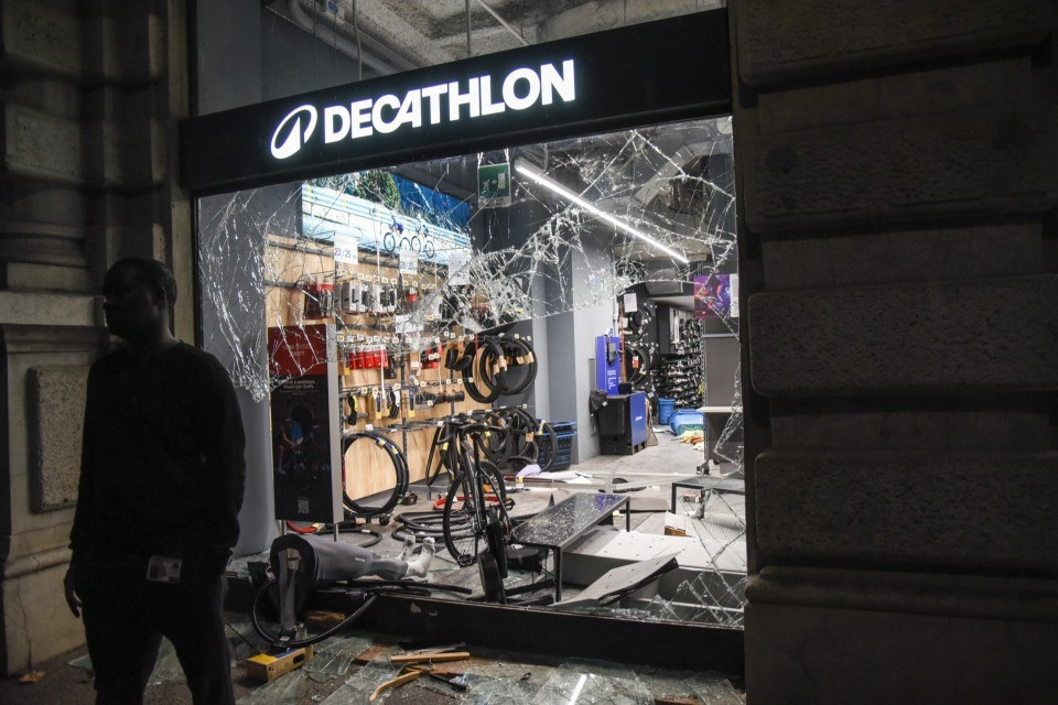 Da Chiasso al Decathlon di Milano, in carcere un diciottenne ticinese