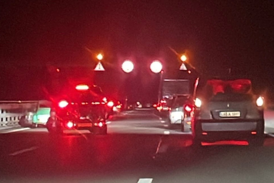 Leventina: fugge dalla polizia, viaggia contromano in autostrada e si scontra con una pattuglia