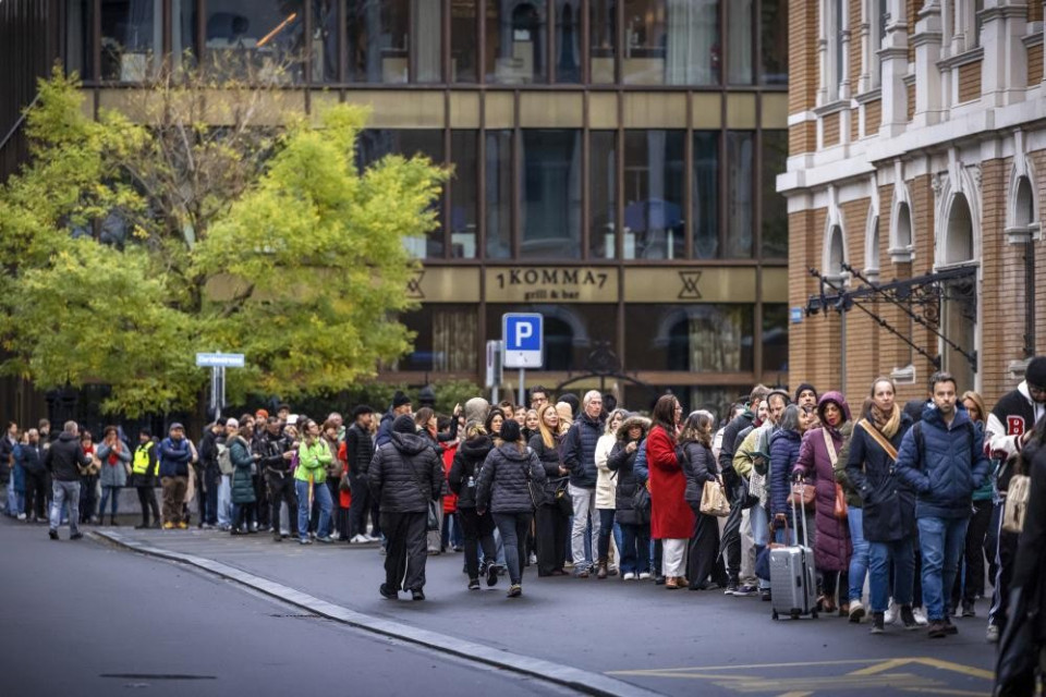Votazioni in Brasile e in Serbia, elettori in coda a Zurigo