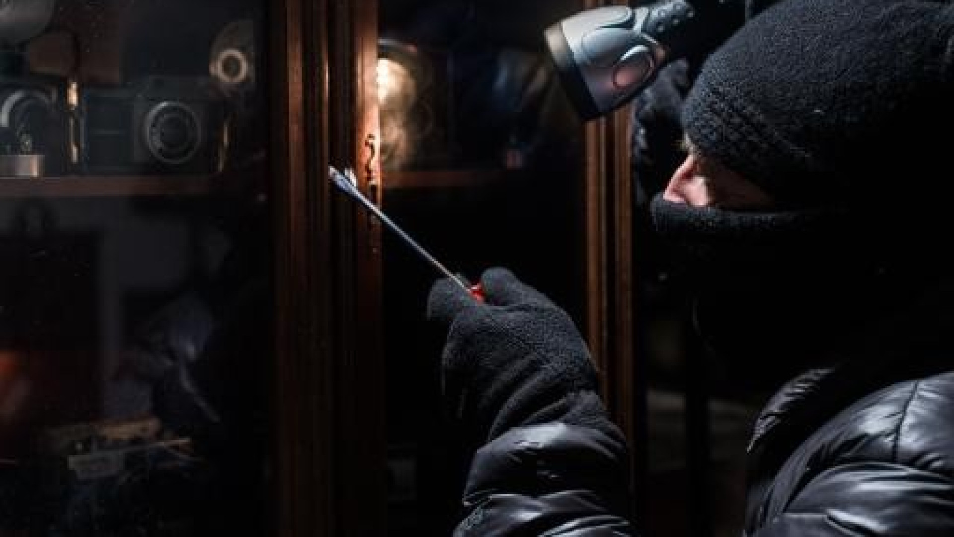 Furti con scasso, al via la campagna: «Al minimo sospetto, chiamate il 117»
