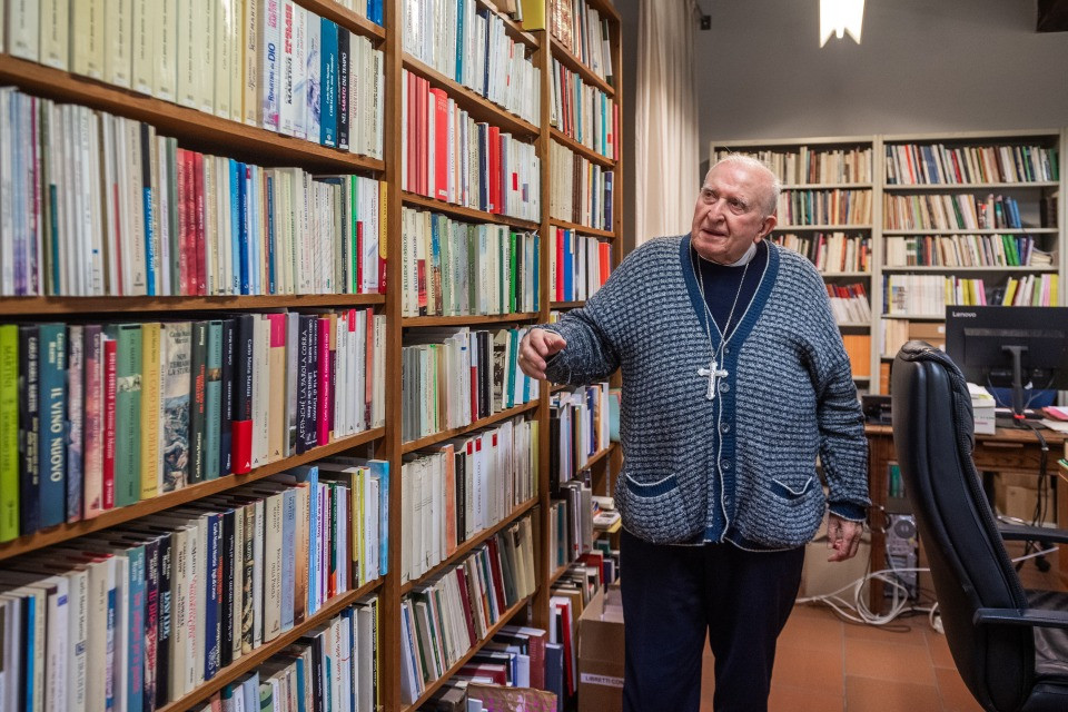 I 90 anni di Don Mino, una vita «vissuta in cammino»