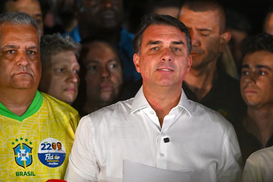 Flavio Bolsonaro fugge in Florida, Trump è pronto a dargli l'asilo