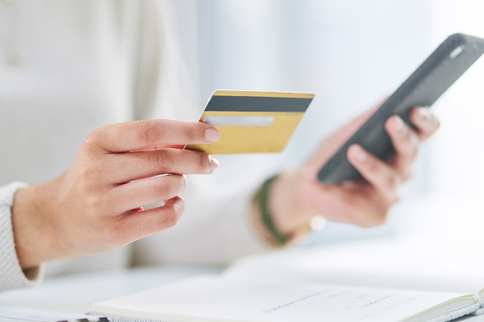 Gli svizzeri optano per le banche cantonali, ma i ticinesi preferiscono Raiffeisen e UBS