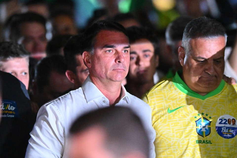 «Flavio Bolsonaro ha lasciato il Brasile», annullati i suoi passaporti