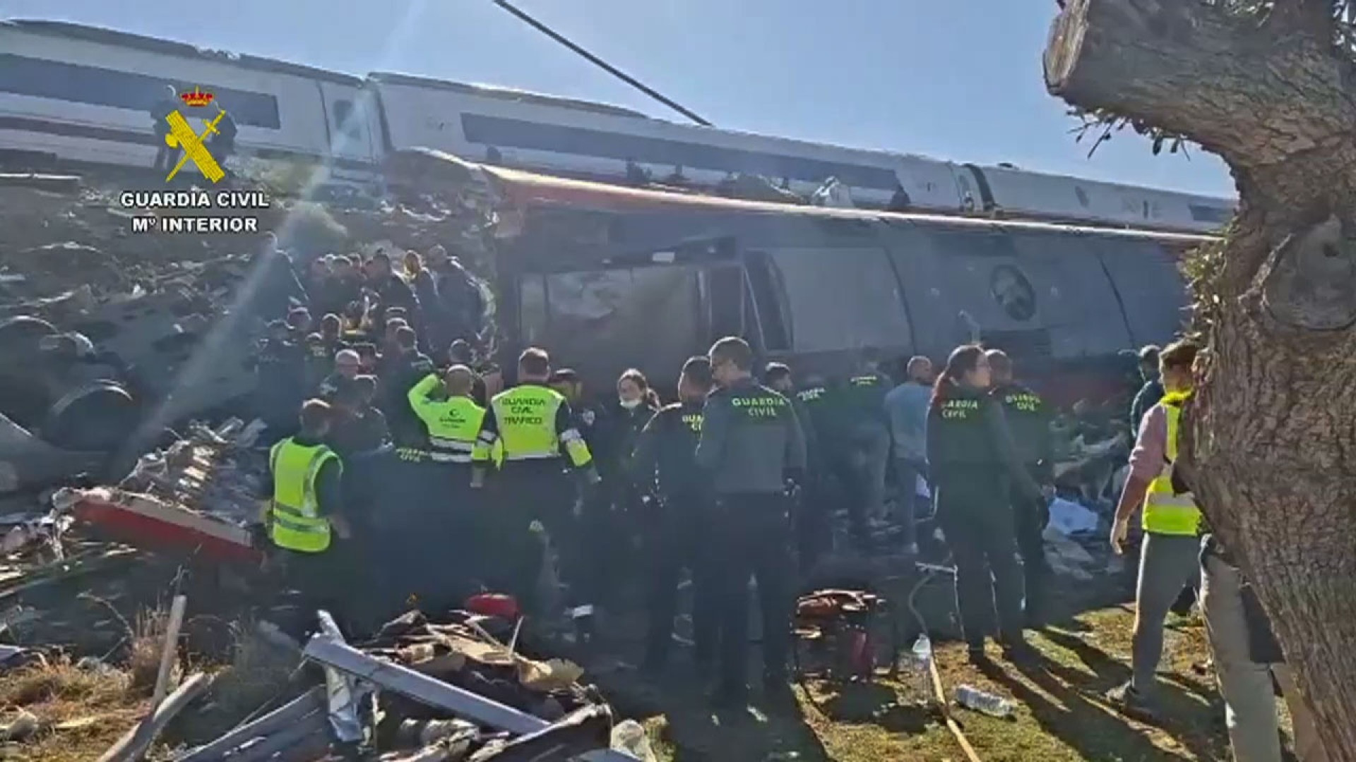 Tragedia ferroviaria in Spagna, il bilancio sale ad almeno 64 morti