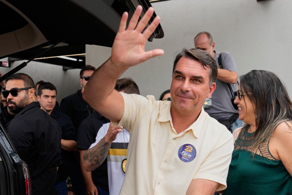 Le indagini, la sconfitta e il ritiro dei passaporti: la «vergognosa» fuga di Bolsonaro negli USA
