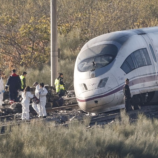 Scontro tra treni in Spagna: le registrazioni audio e il presunto errore del centro di controllo