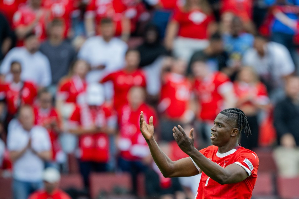 Embolo a muso duro contro l'ASF: «Io vaccinato tre volte, perché paragonarmi a Xhaka?»