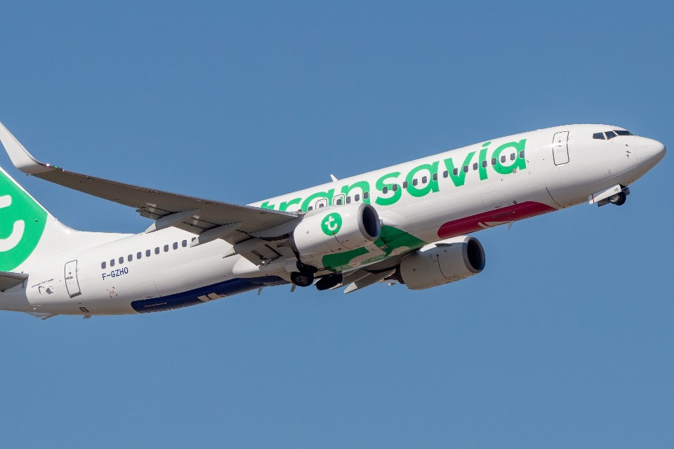 Depressurizzazione della cabina, atterraggio emergenza per un Boeing a Porto