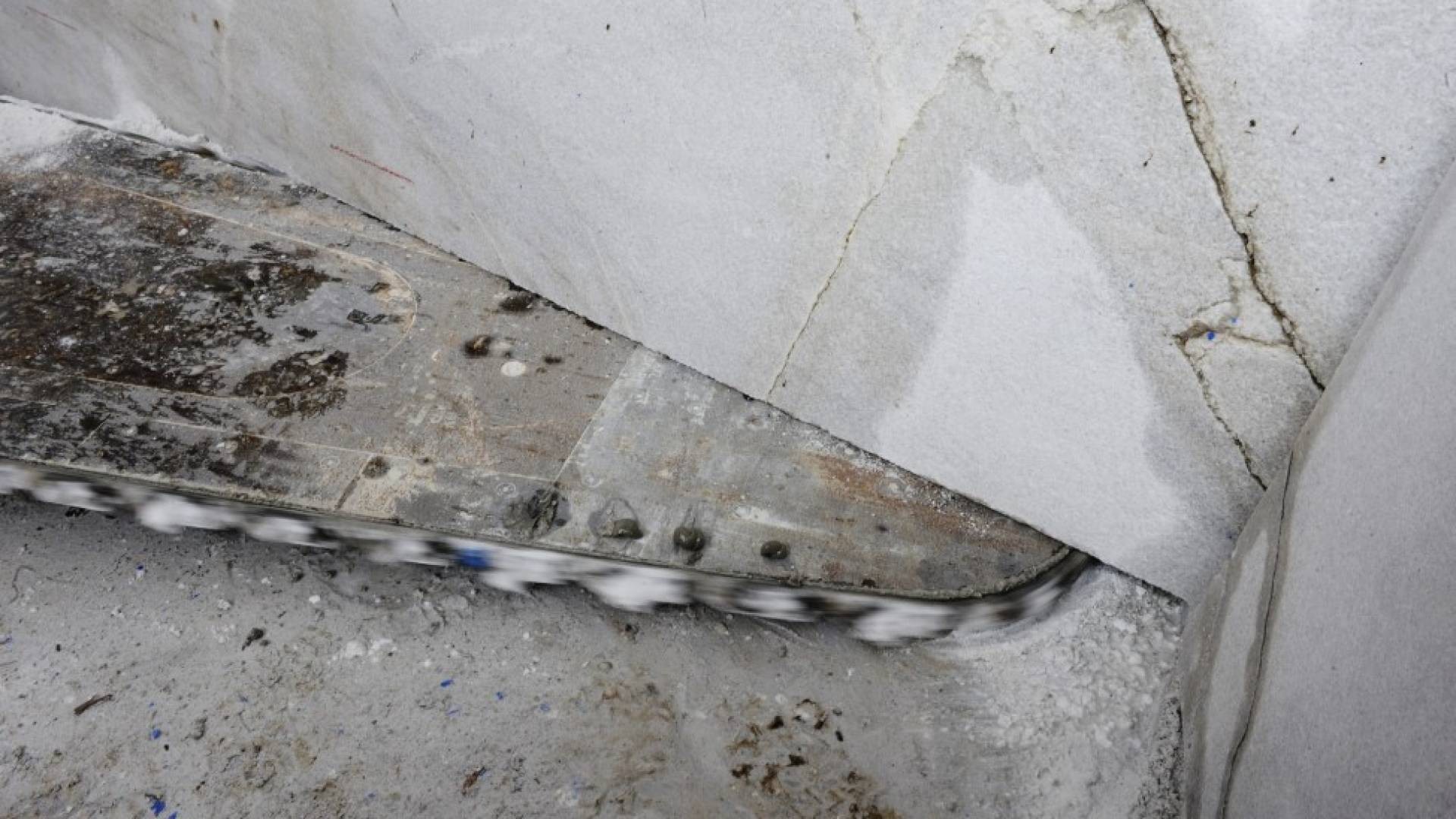 Castione, la cava contro un muro