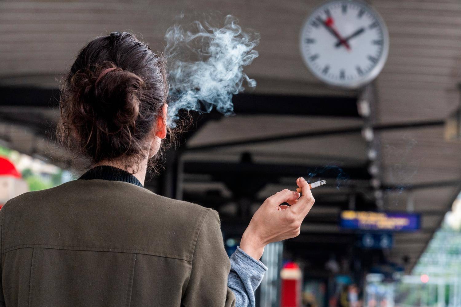  No Al Fumo Nei Parchi Gioco E Alle Fermate Dei Bus 