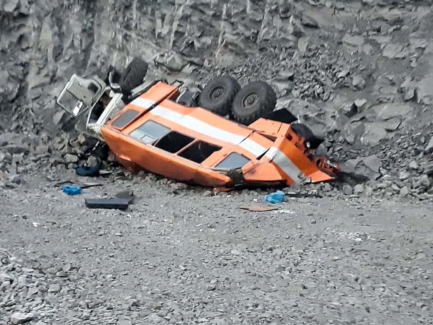Un Bus Con Dei Minatori Cade In Un Dirupo Almeno 6 Morti