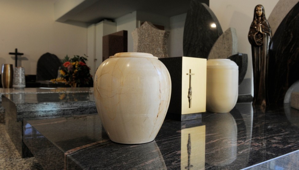 La Cremazione è Accettata Dalla Chiesa "La cremazione non è vietata dalla Chiesa"